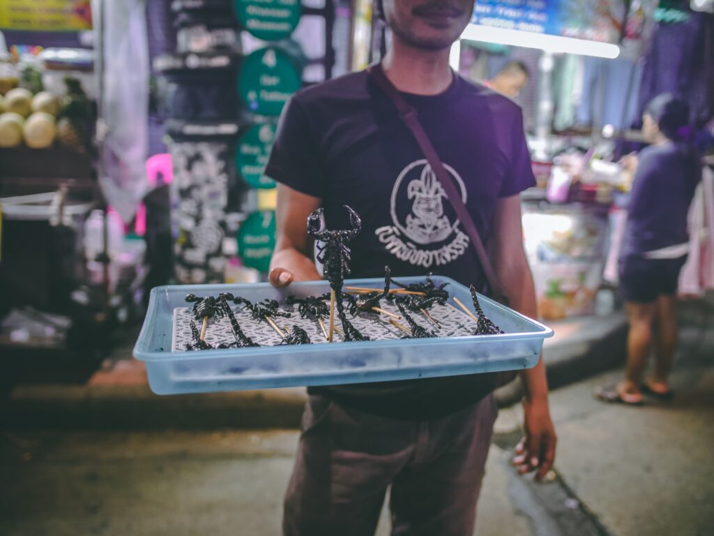 Espetada de escorpião, em Bangkok.
